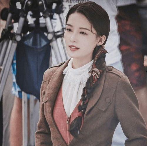 李沁新剧爆料视频,古装剧造型惊艳，剧情引期待